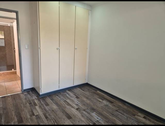 2 BEDROOM TOWNHOUSE FOR SALE IN VANDERBIJLPARK SE 3
